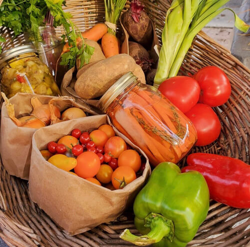 farmers-market-veggies